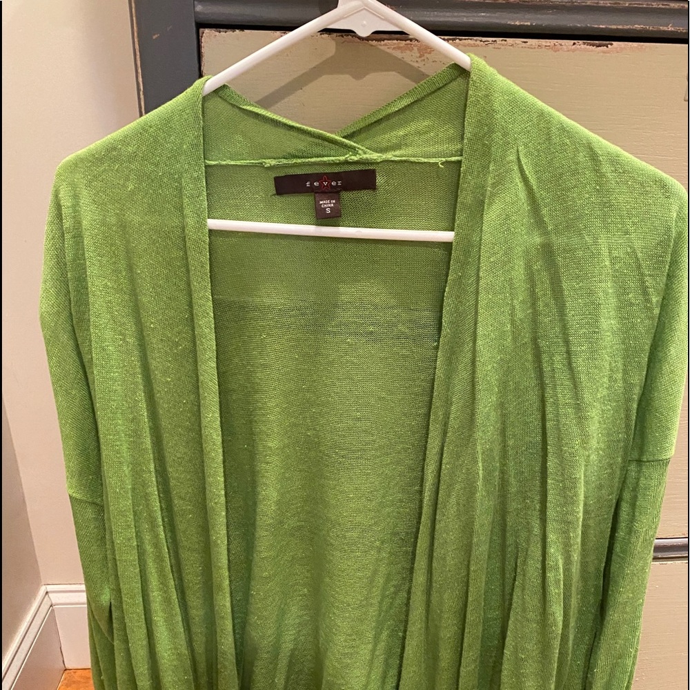 Light weight sweater. Super cute for summer!